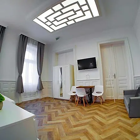 Toni Hotel
