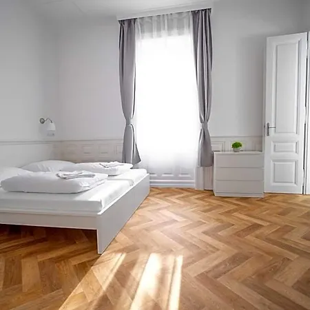 Toni Hotel