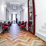 Toni Hotel